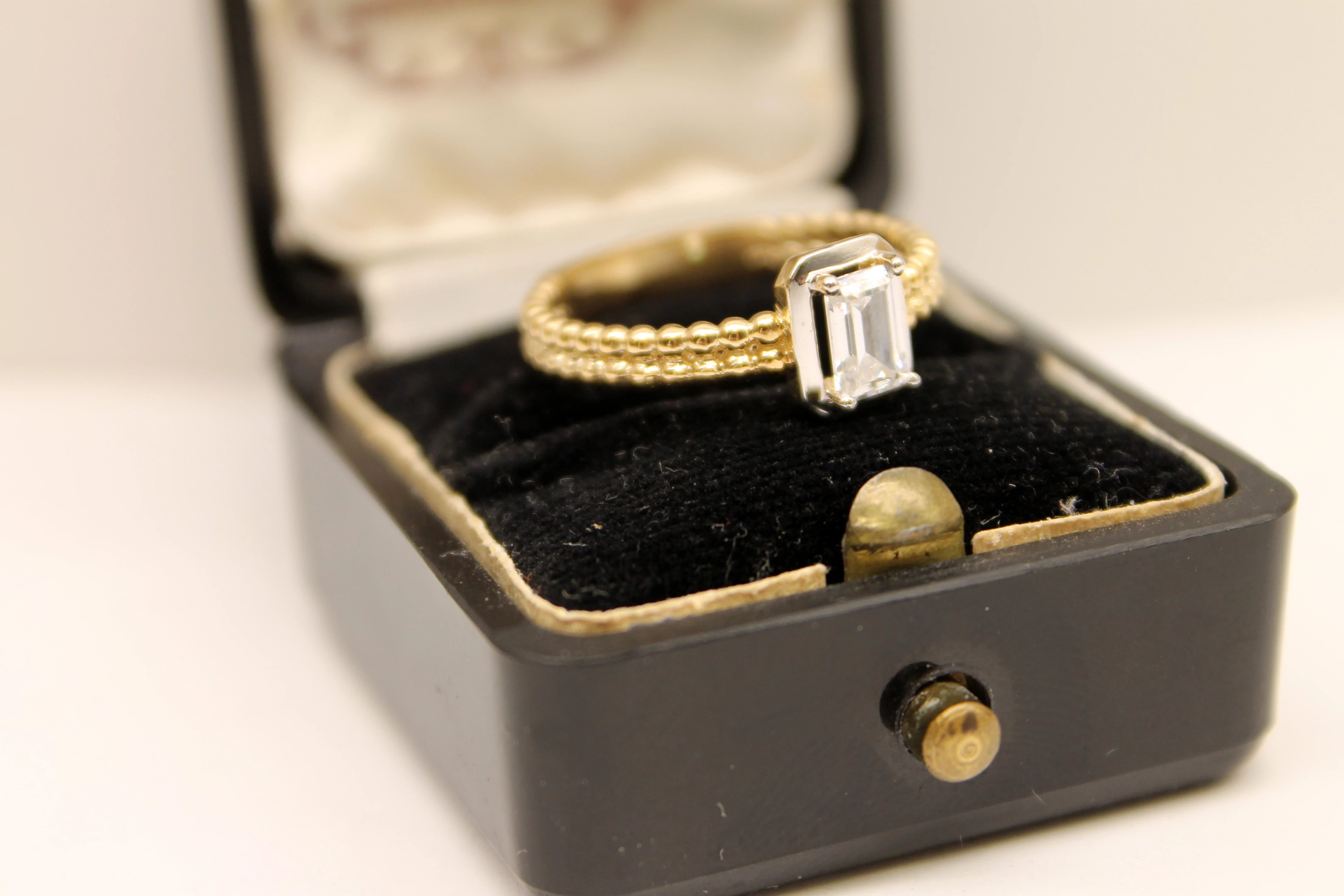 piekny-zloty-pierscionek-336g-585-r-16-kamien-17088-524288