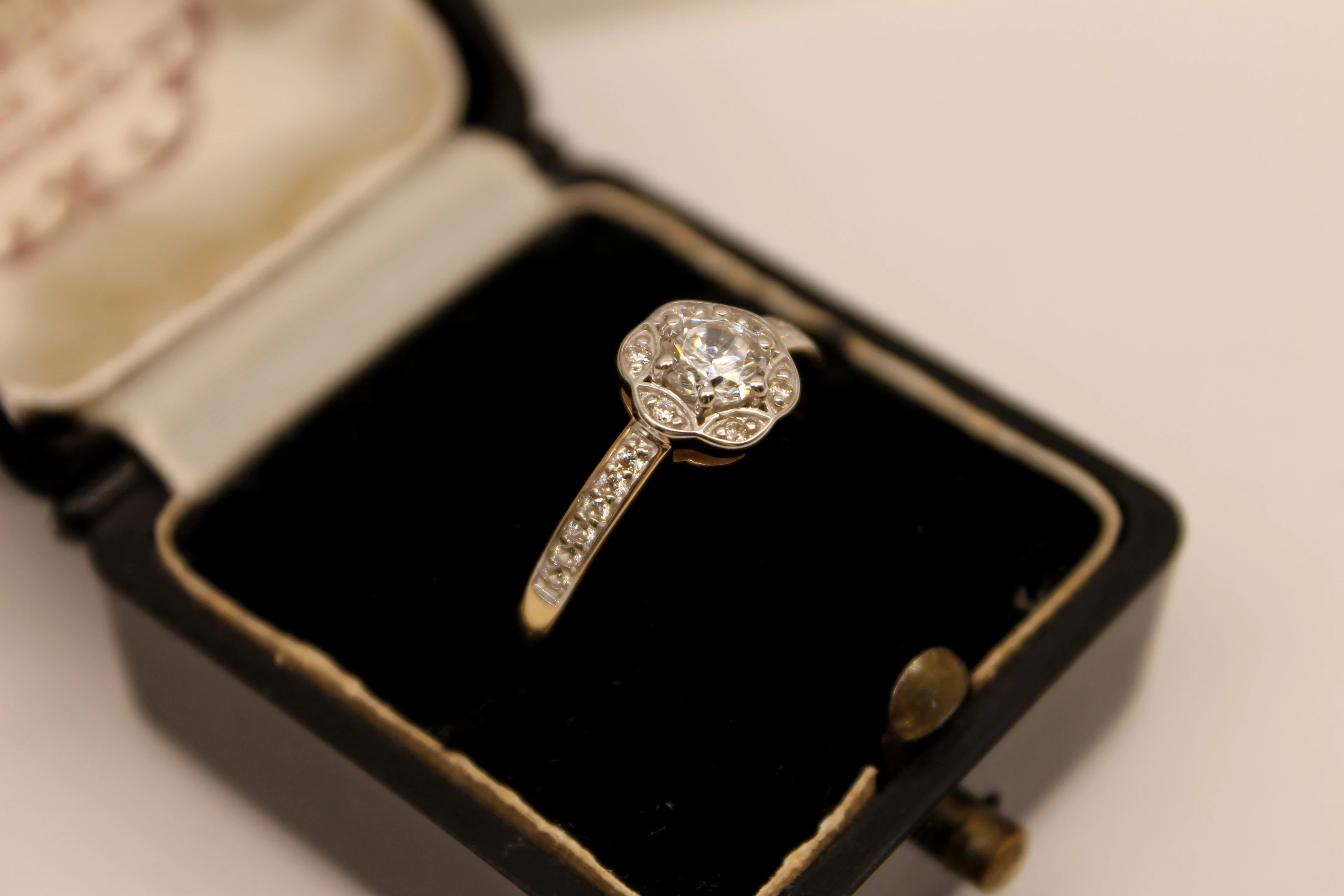 urokliwy-zloty-pierscionek-330g-p585-r22-rodzaj-2205-2