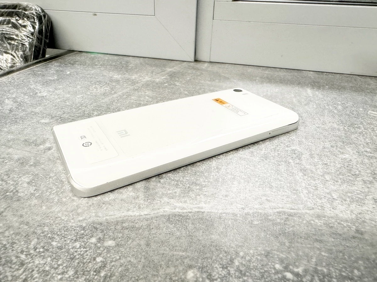 telefon-xiaomi-mi5-364-gb-wbudowana-pamiec-64-gb