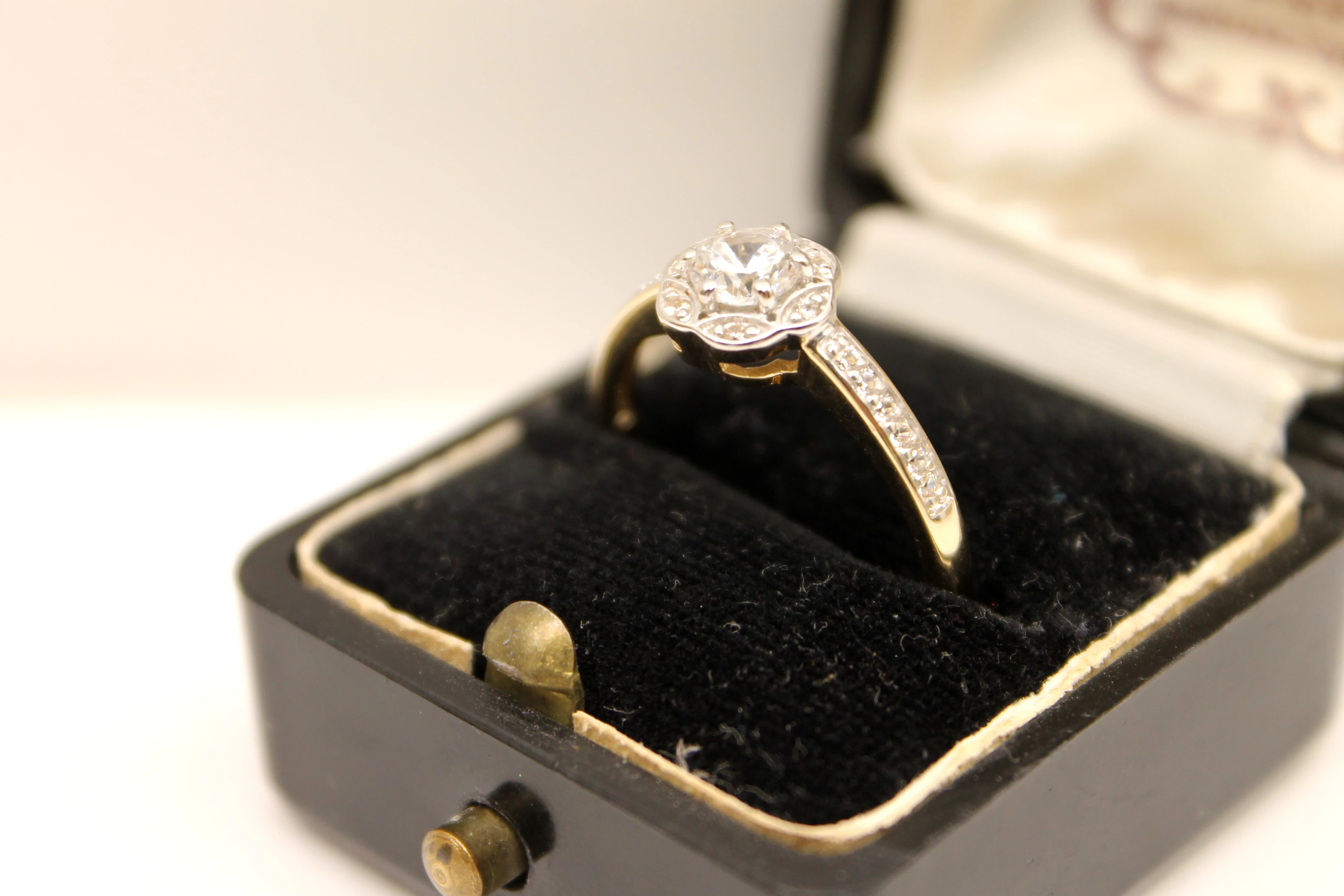 urokliwy-zloty-pierscionek-330g-p585-r22-gajowicka-96-wroclaw