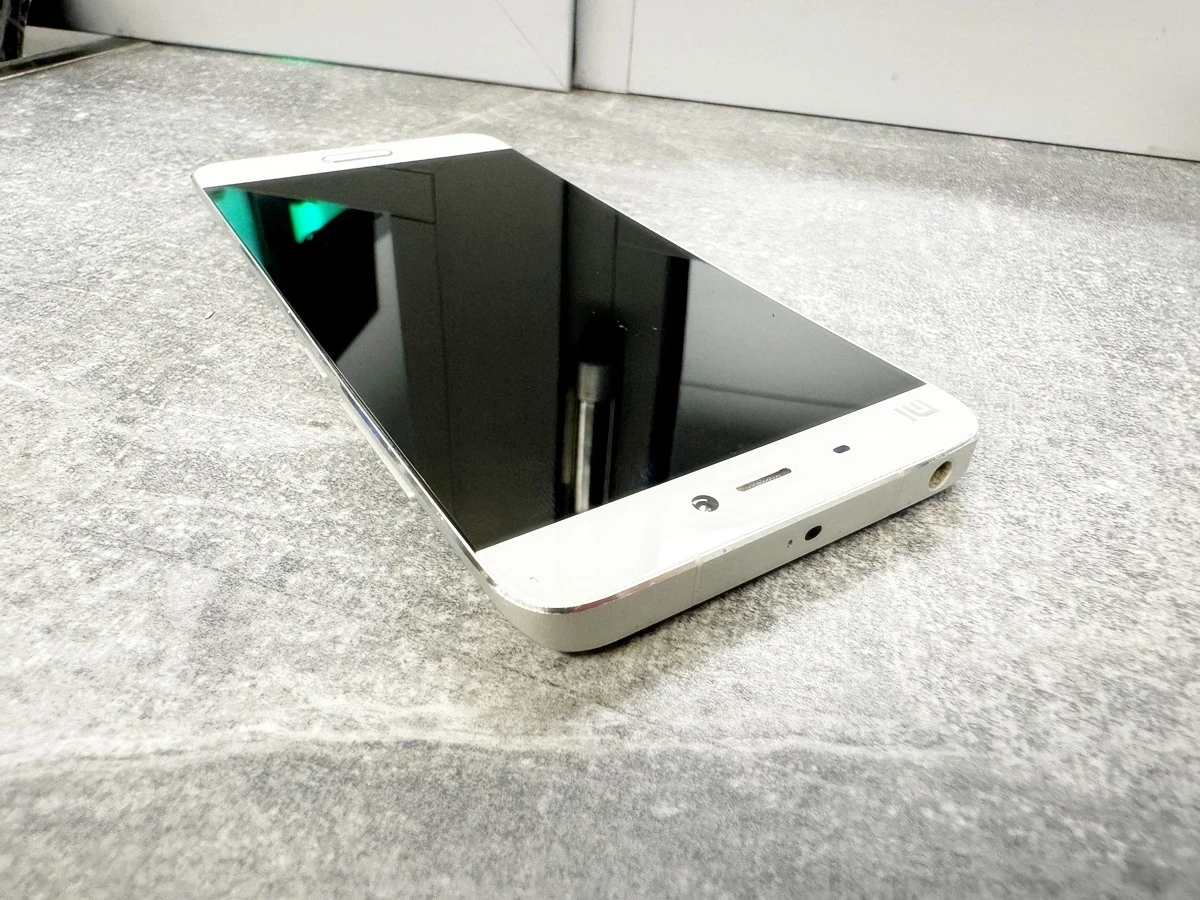 telefon-xiaomi-mi5-364-gb-kod-producenta-xiaomimi5adv64gbw