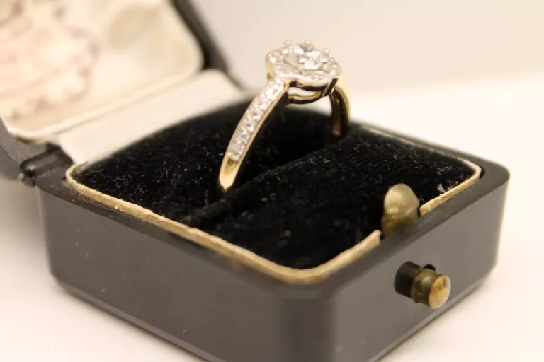 urokliwy-zloty-pierscionek-330g-p585-r22-stan-11323-238058