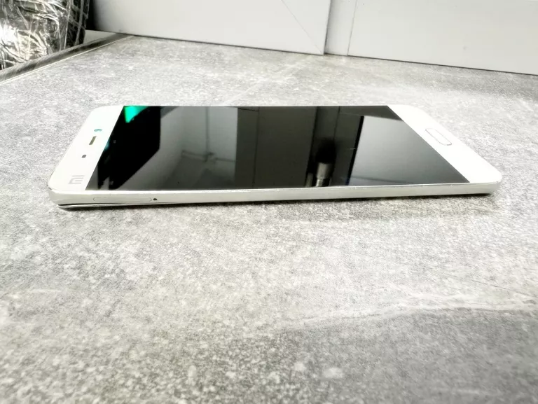 TELEFON XIAOMI MI5 3/64 GB