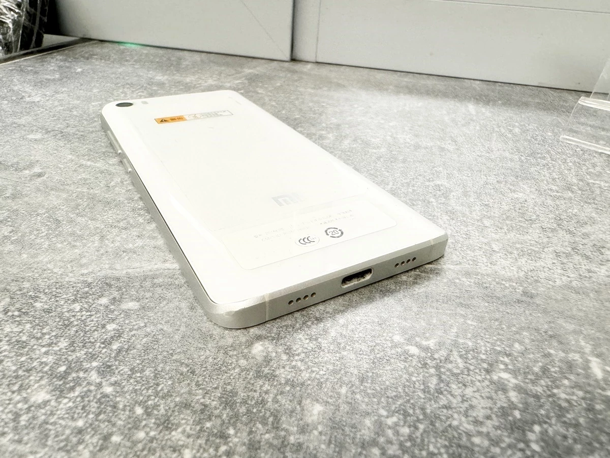telefon-xiaomi-mi5-364-gb-przekatna-ekranu-515
