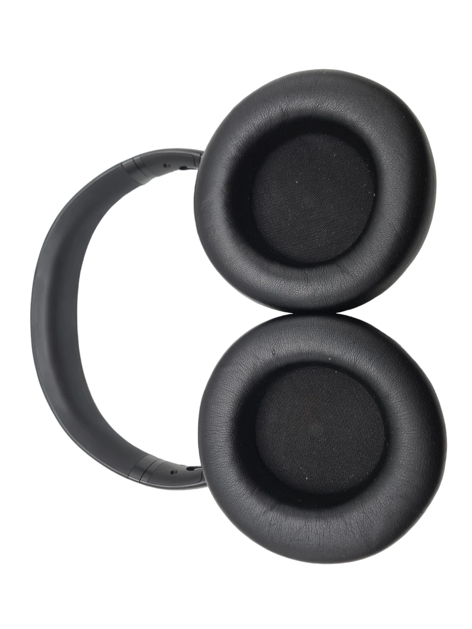 sluchawki-bezprzewodowe-nauszne-akg-y600-nc-wireless-czarne-kolor-dominujacy-czarny