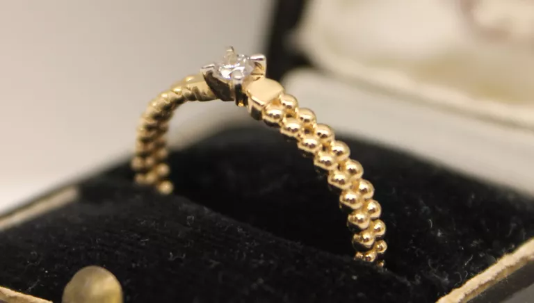 elegancki-zloty-pierscionek-265g-p585-r19-stan-11323-238058