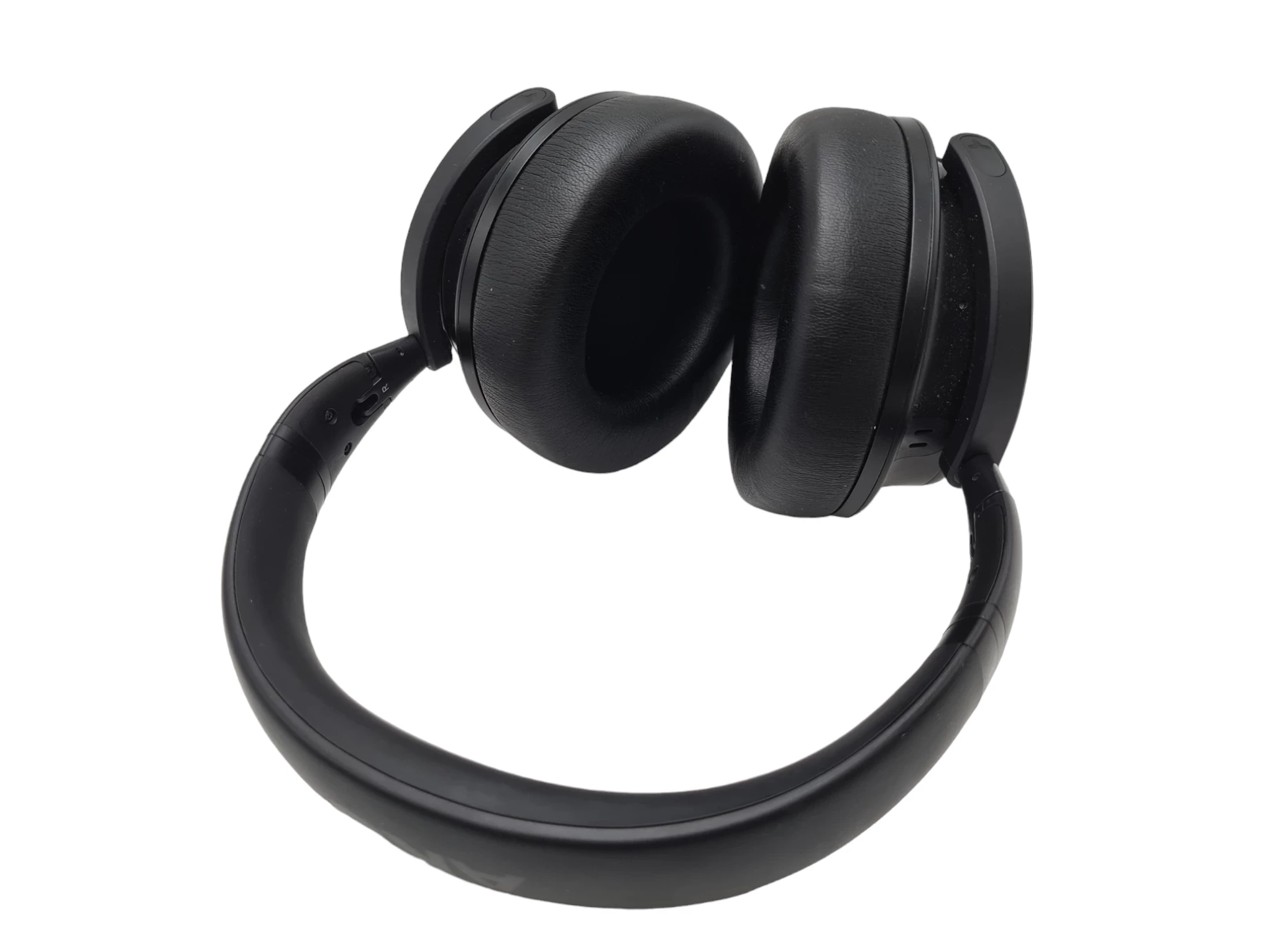 sluchawki-bezprzewodowe-nauszne-akg-y600-nc-wireless-czarne-marka-akg