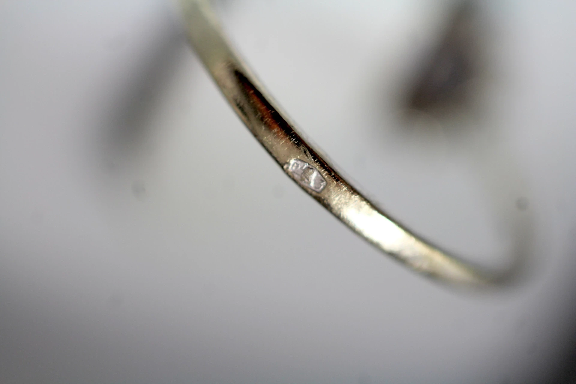 zloty-pierscionek-1x-szafir-025g-12x-brylant-006ct-585-12g-r11-kolor-dominujacy-205826-225106