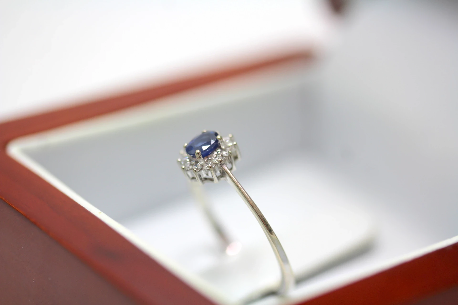 zloty-pierscionek-1x-szafir-025g-12x-brylant-006ct-585-12g-r11-rodzaj-2205-16