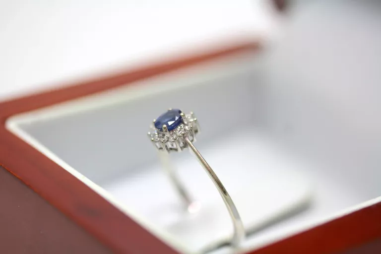 zloty-pierscionek-1x-szafir-025g-12x-brylant-006ct-585-12g-r11-rodzaj-2205-16