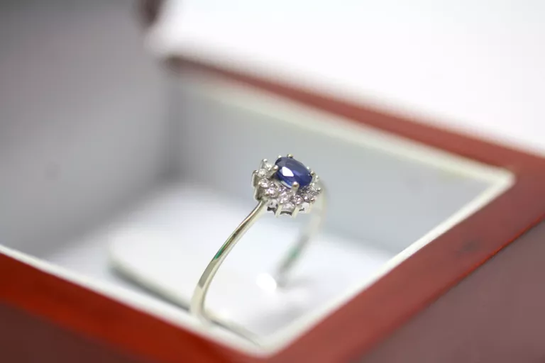 zloty-pierscionek-1x-szafir-025g-12x-brylant-006ct-585-12g-r11-material-15835-2