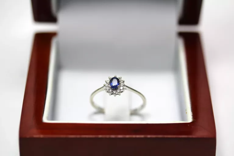 zloty-pierscionek-1x-szafir-025g-12x-brylant-006ct-585-12g-r11-aleje-jerozolimskie-33-warszawa-boonum