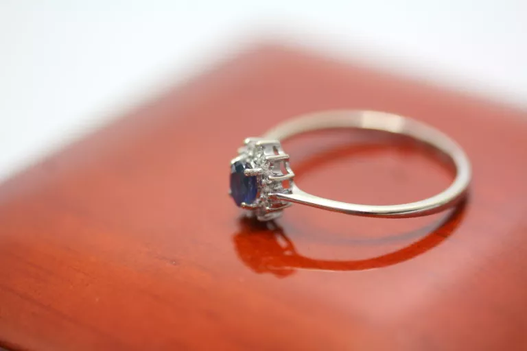 zloty-pierscionek-1x-szafir-025g-12x-brylant-006ct-585-12g-r11-waga-160