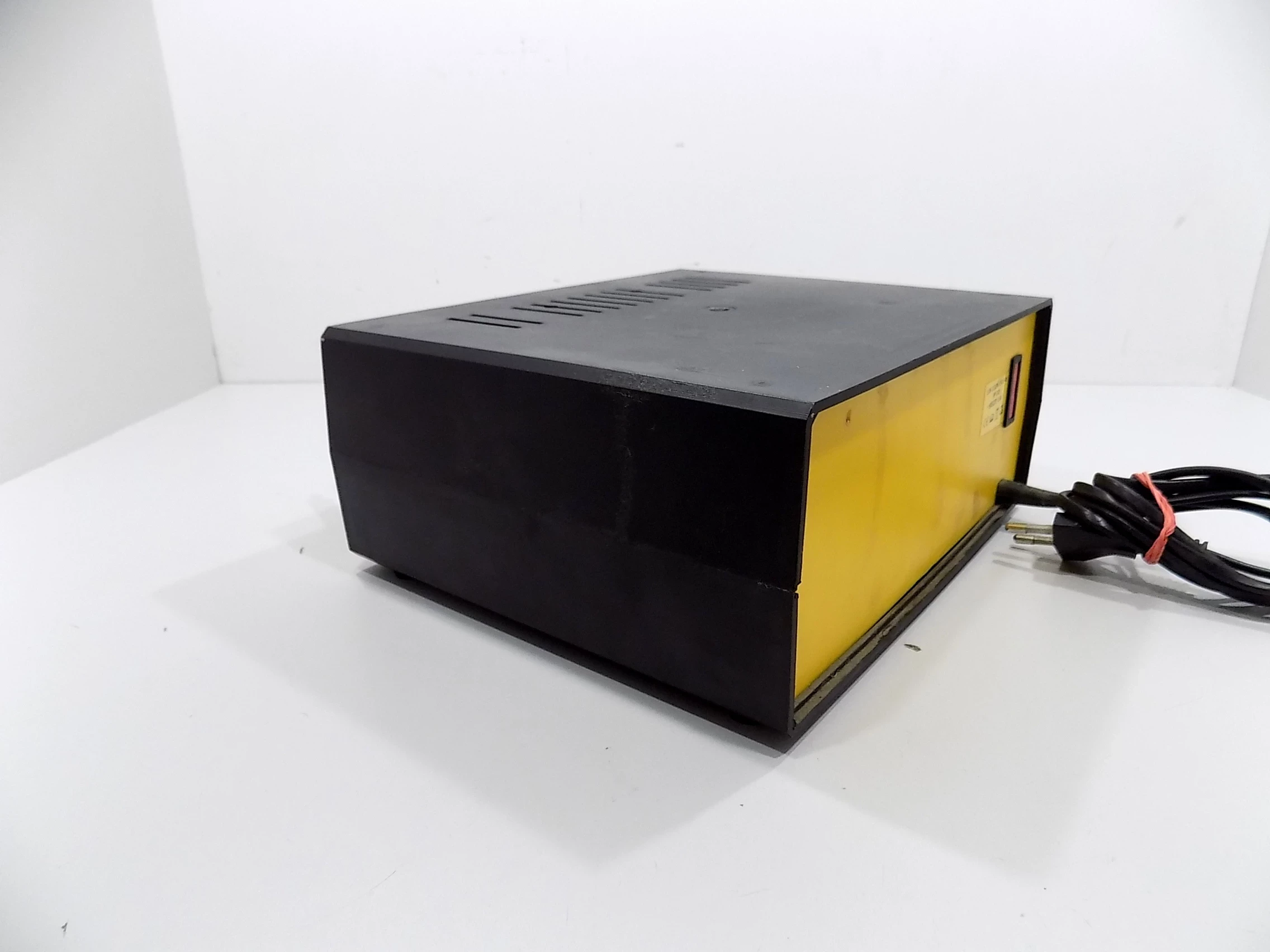 zespol-prostownikowy-prostownik-en-60335-2-29-12v-15a-product-id-c4e31e9f-fb2a-44e7-8668-5b94047c1f3f