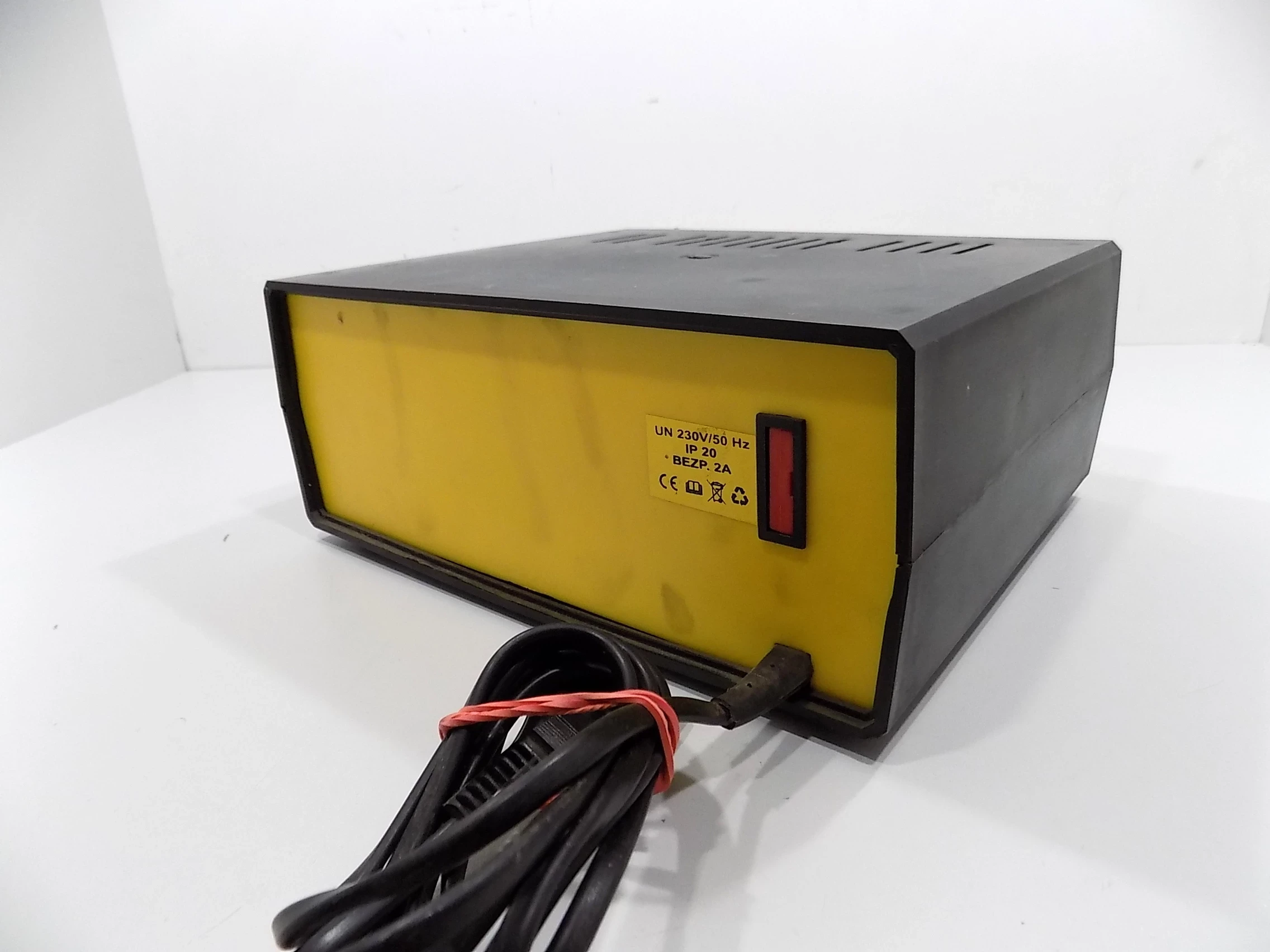 zespol-prostownikowy-prostownik-en-60335-2-29-12v-15a-ean-gtin-5901969117967