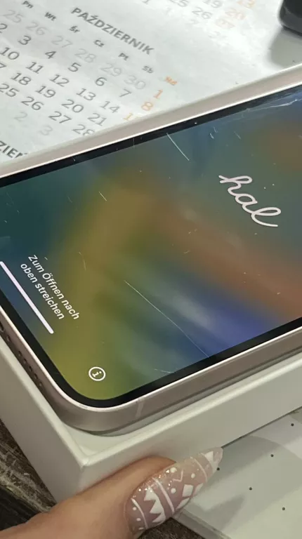 SMARTFON APPLE IPHONE 13 256 GB RÓŻOWY KONDYCJA BARTERII 94%