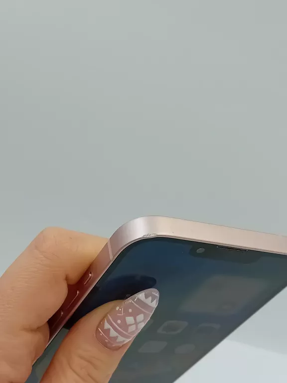SMARTFON APPLE IPHONE 13 256 GB RÓŻOWY KONDYCJA BARTERII 94%