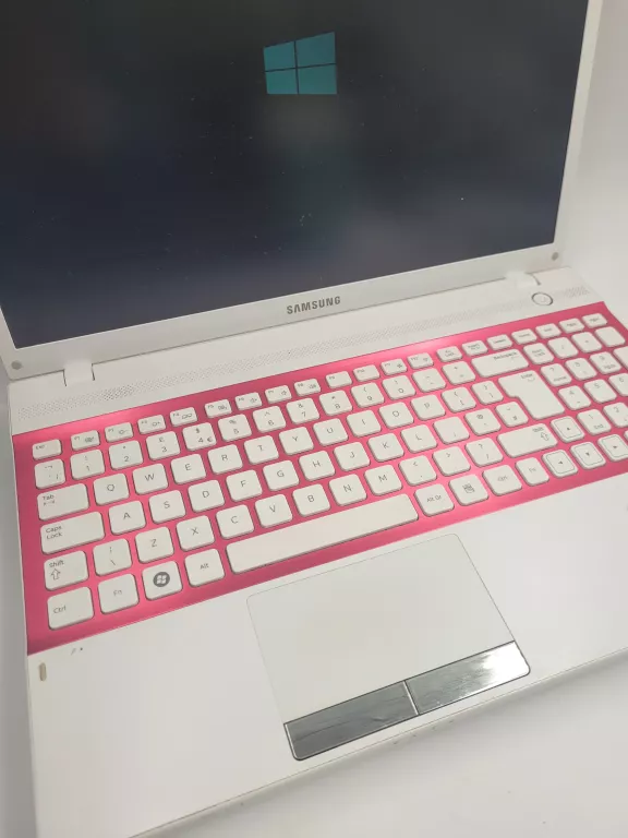 LAPTOP  SAMSUNG NP300V5A 8/1TB/INTEL PENTIUM CPU B950/W10PRO
