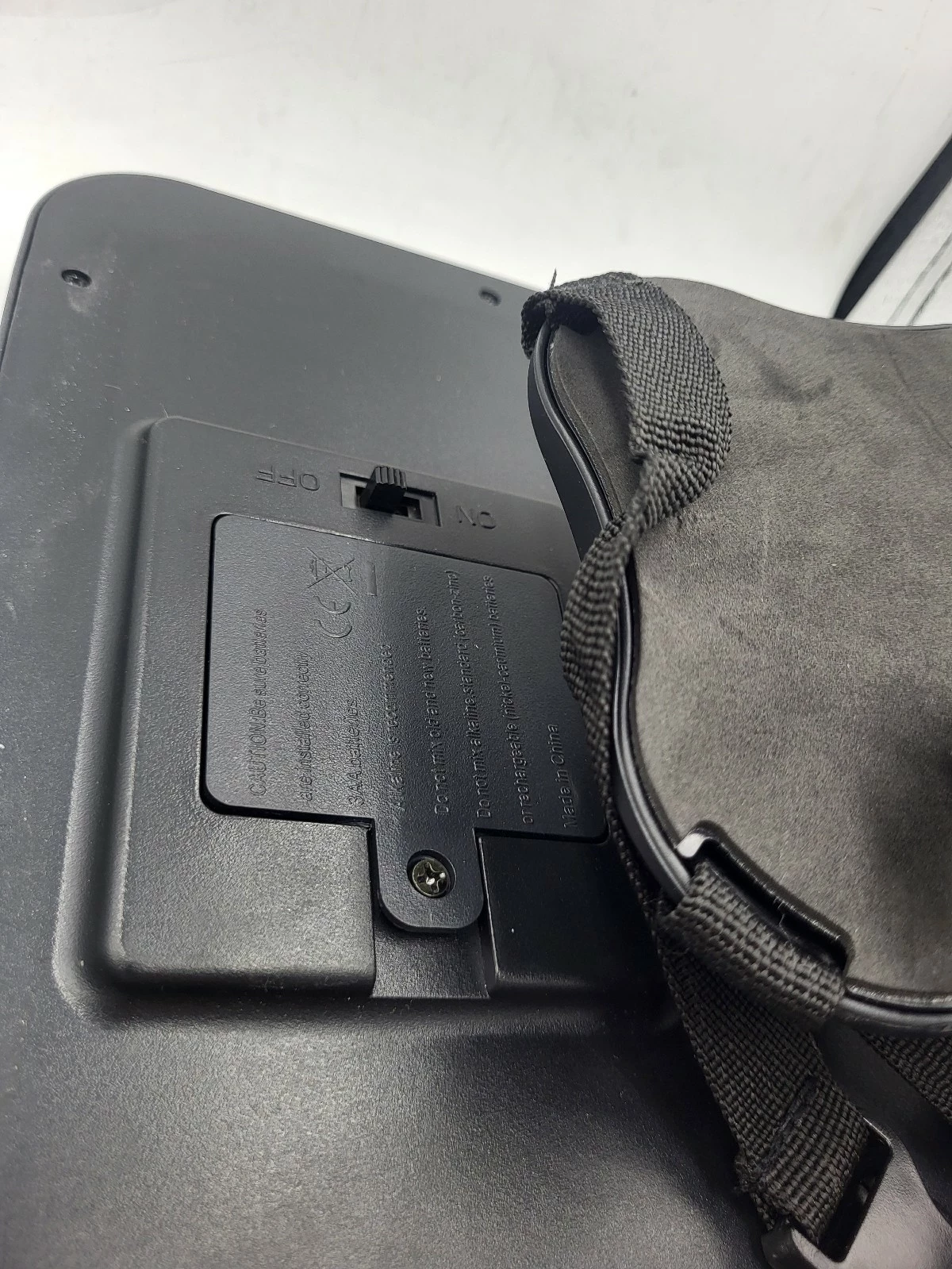 jane-lusterko-bezpieczenstwa-do-obserwacji-dziecka-sposob-montazu-pasek-z-regulowana-klamra