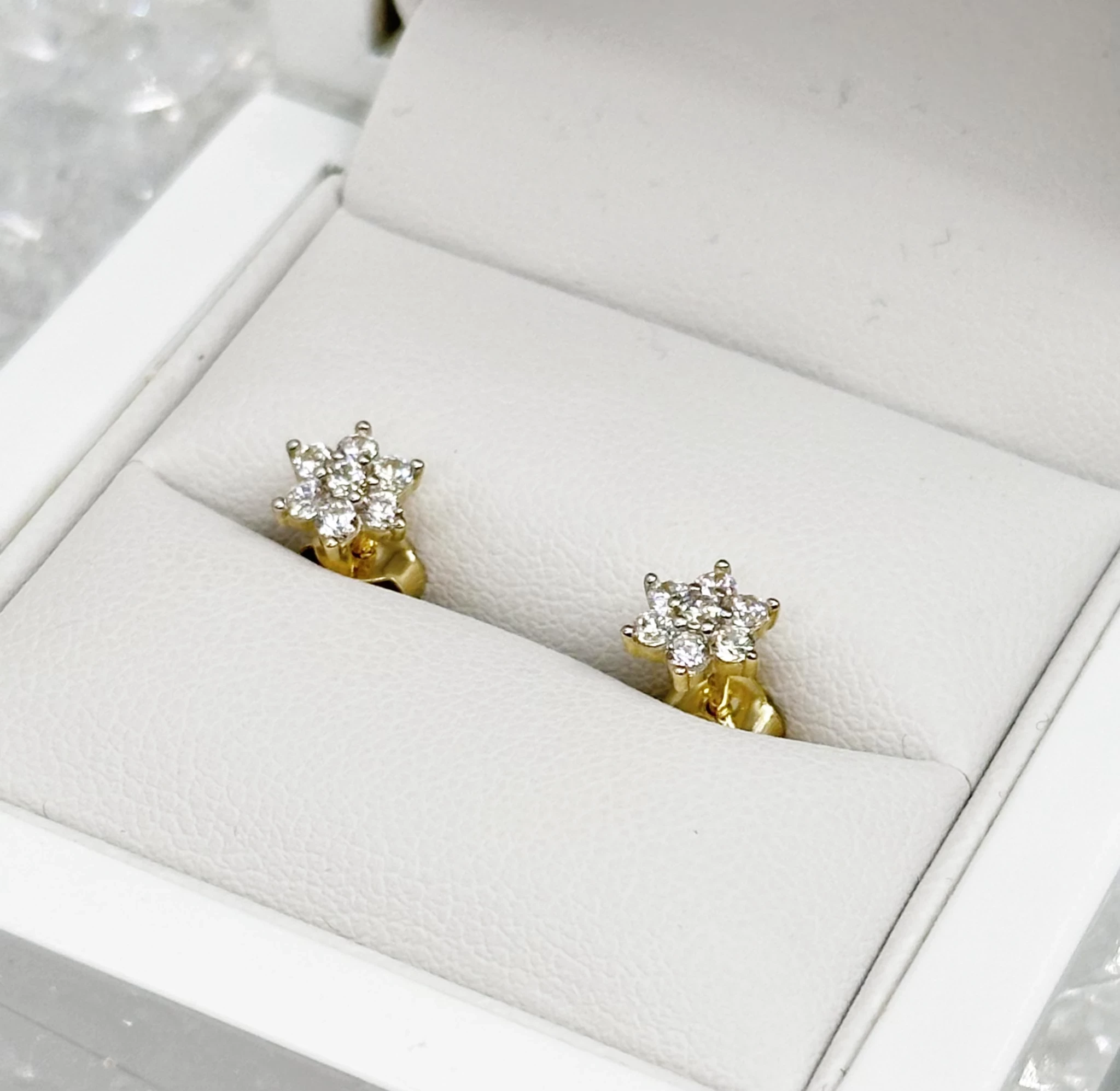 malutkie-zlote-kolczyki-pr-585-122-g-gajowa-70-wroclaw