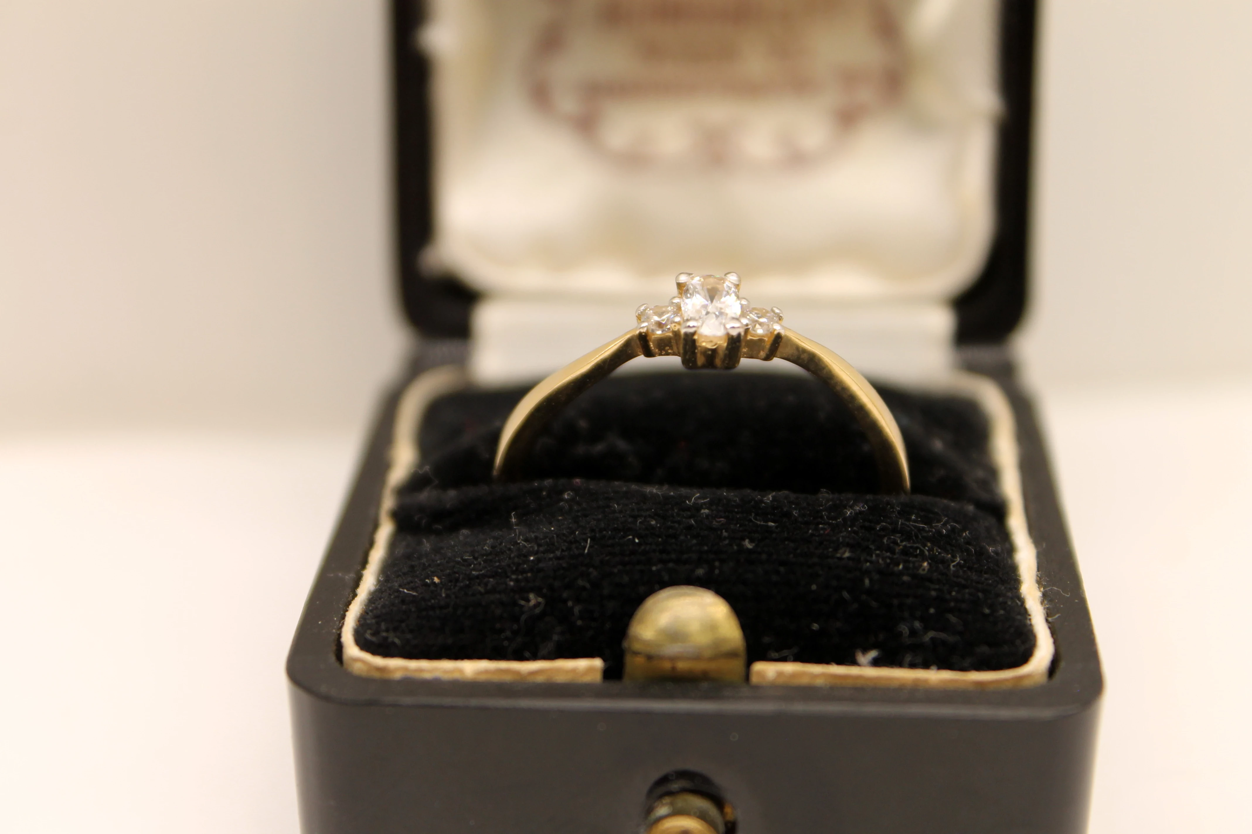 klasyczny-zloty-pierscionek-230g-p-585-r20-ean-gtin-0045678658771