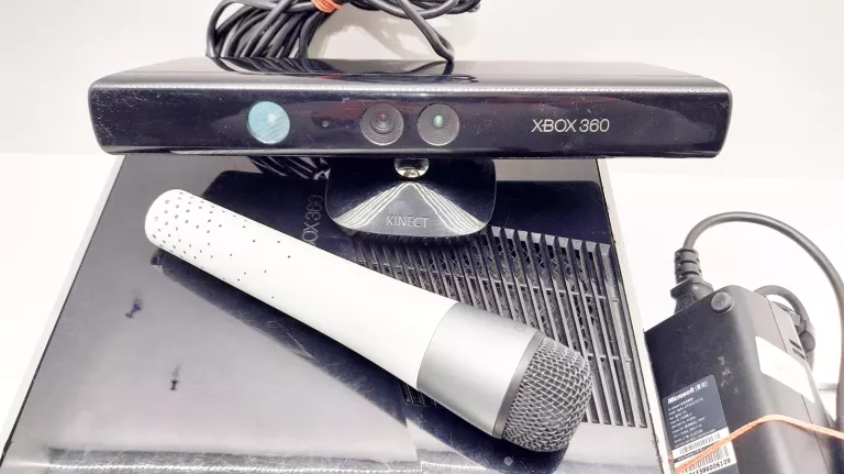 KONSOLA XBOX 360 /KABLE/ MIKROFON/ KINEKT