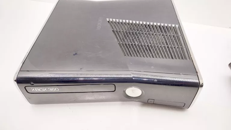KONSOLA XBOX 360 /KABLE/ MIKROFON/ KINEKT