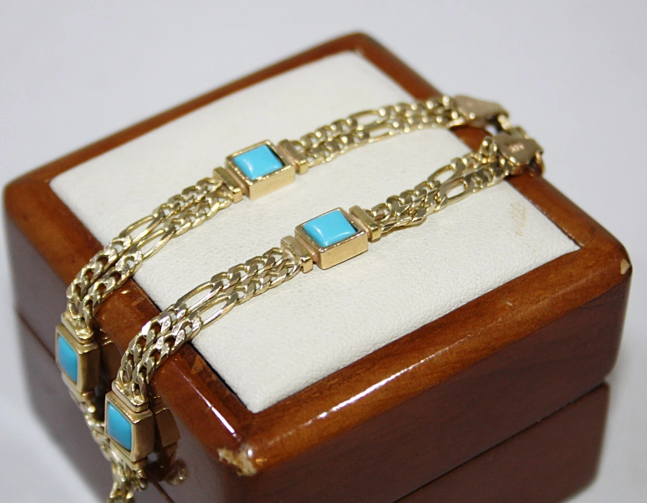 boska-zlota-bransoletka-z-niebieskimi-oczkami-1002g-r20-cm-motyw-brak