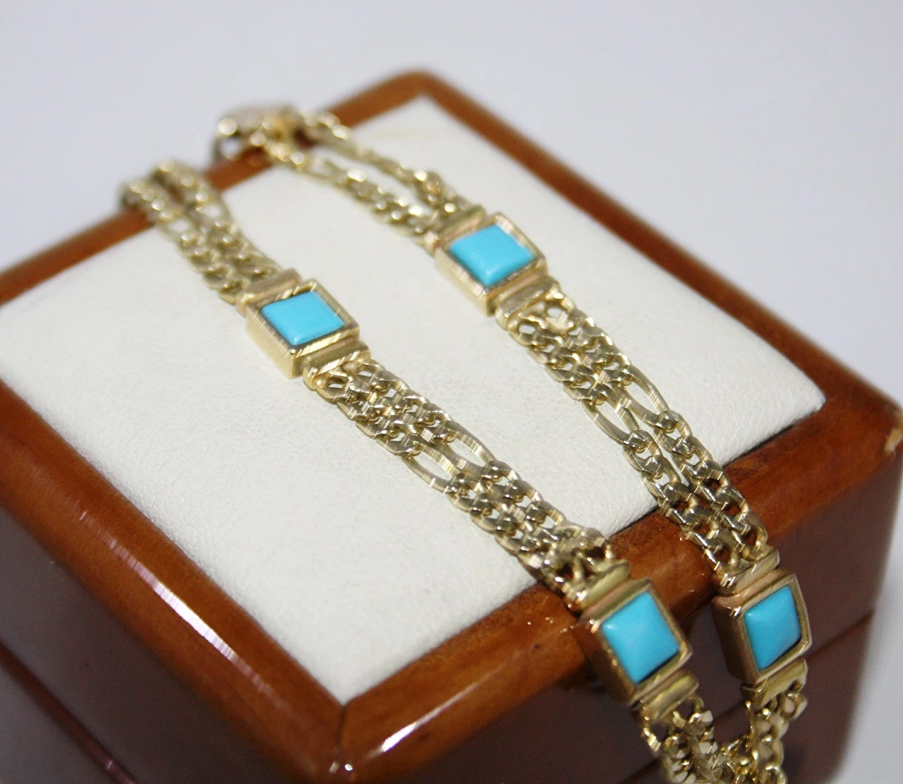 boska-zlota-bransoletka-z-niebieskimi-oczkami-1002g-r20-cm-trzebnicka-561c-wroclaw-gracja