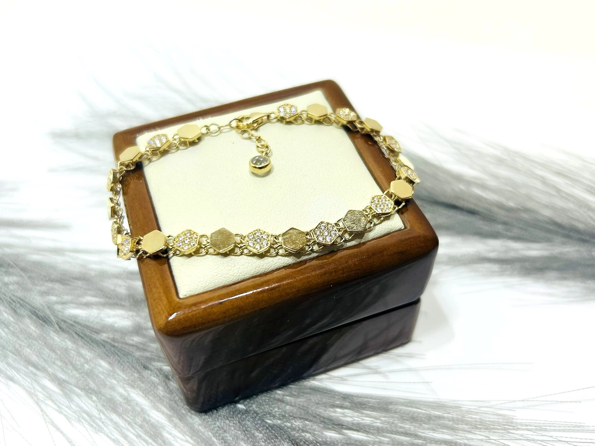 piekna-zlota-bransoletka-z-cyrkoniami-19cm-pr585-material-15835-2