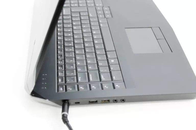LAPTOP DELL ALIENWARE R3 17 I7/GTX 980M/256GB SSD/16 GB RAM BEZ BAT.