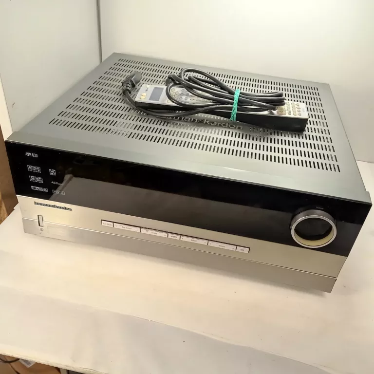AMPLITUNER HARMAN KARDON AVR 630 + PILOT