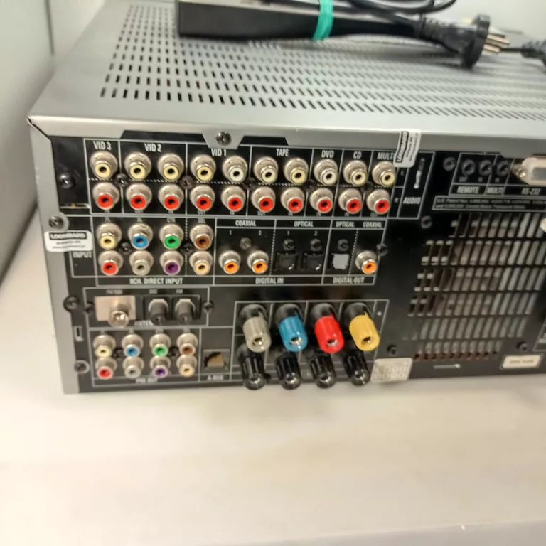 AMPLITUNER HARMAN KARDON AVR 630 + PILOT
