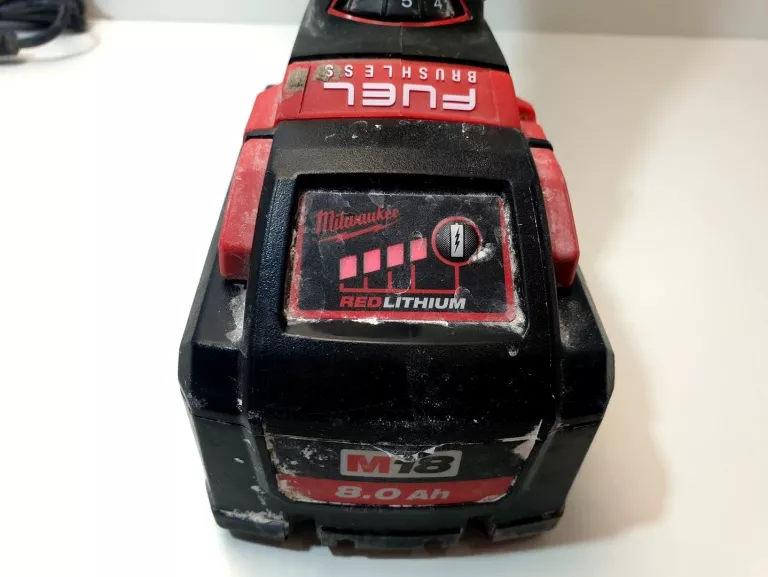 SZLIFIERKA KĄTOWA MILWAUKEE M18 FSAG125 8.0 AH