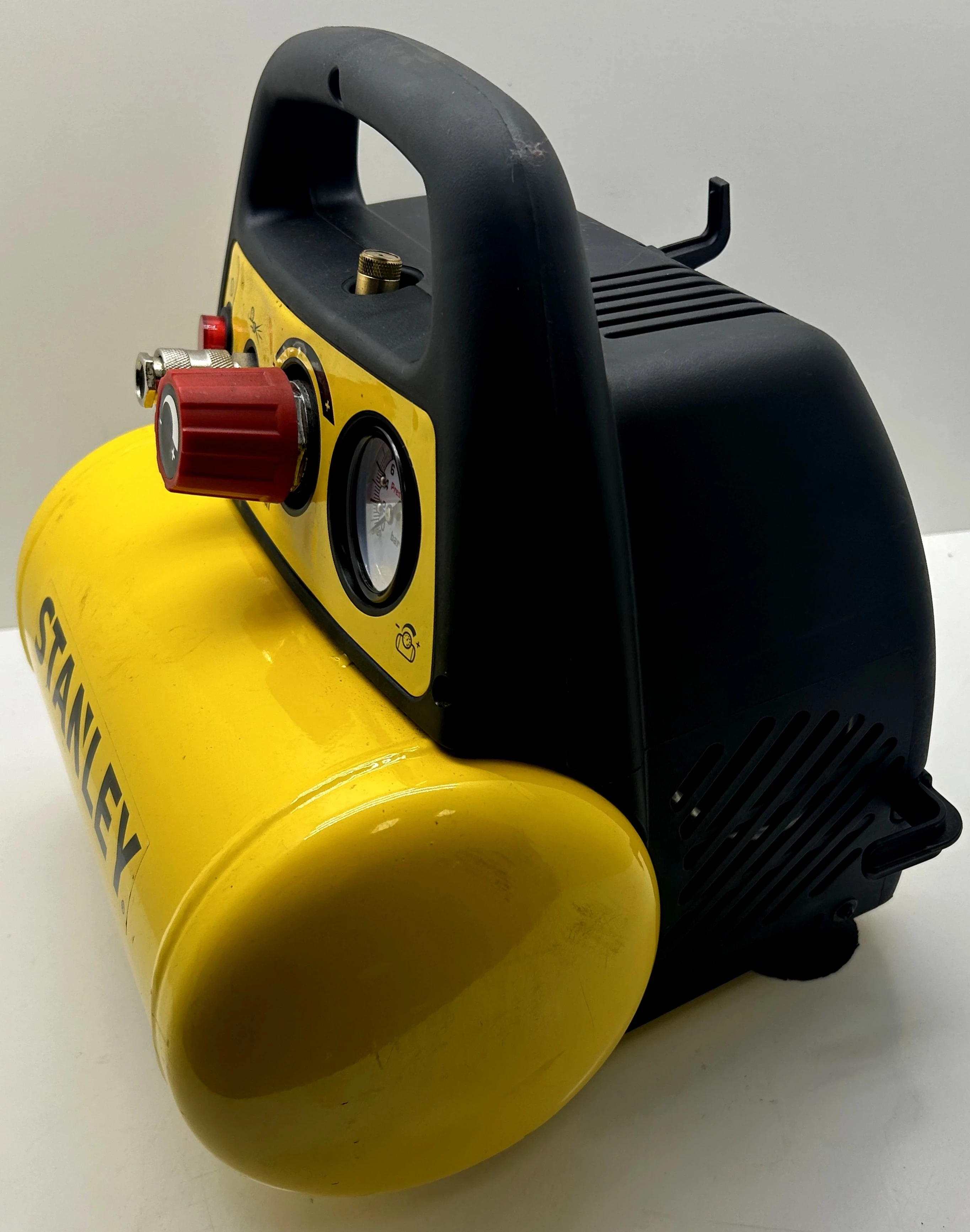 kompresor-stanley-dn-20086-pojemnosc-zbiornika-6