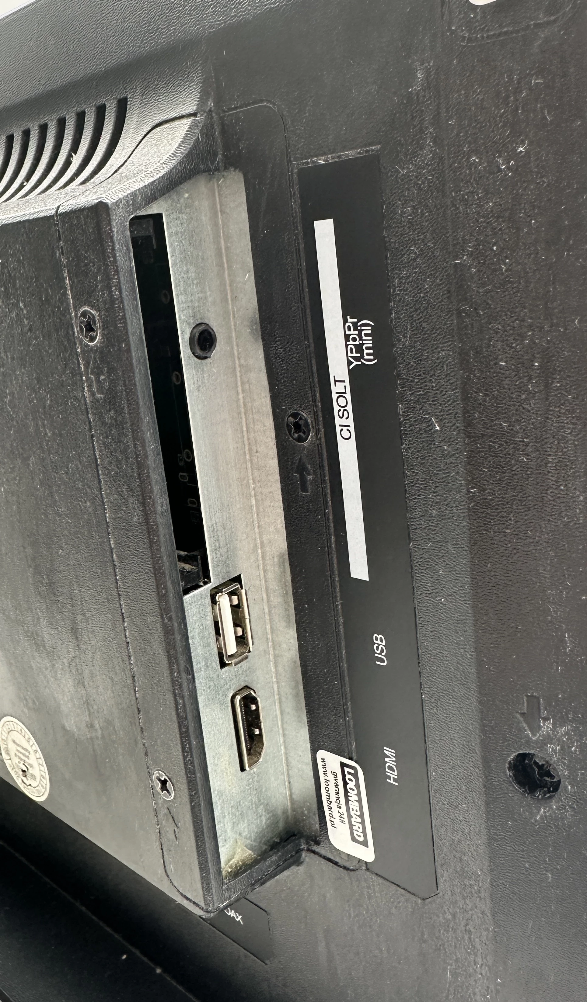 telewizor-manta-19lhn99l-19-hd-pilot-bez-nogi-uszkodzone-wejscie-kod-producenta-19lhn99l