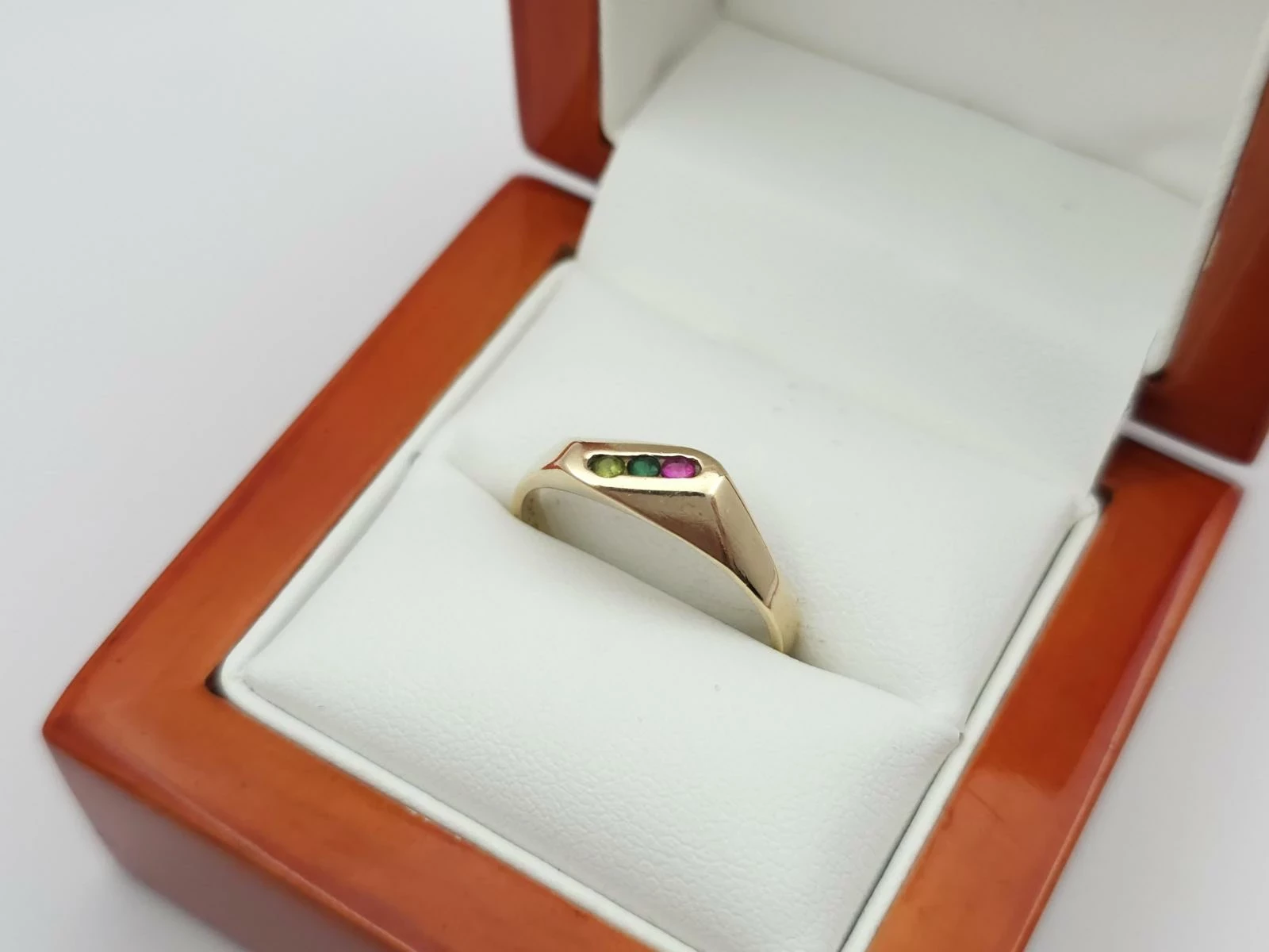 zloty-pierscionek-z-kolorowymi-cyrkoniami-375-10k-r20-216g-plec-15851-1