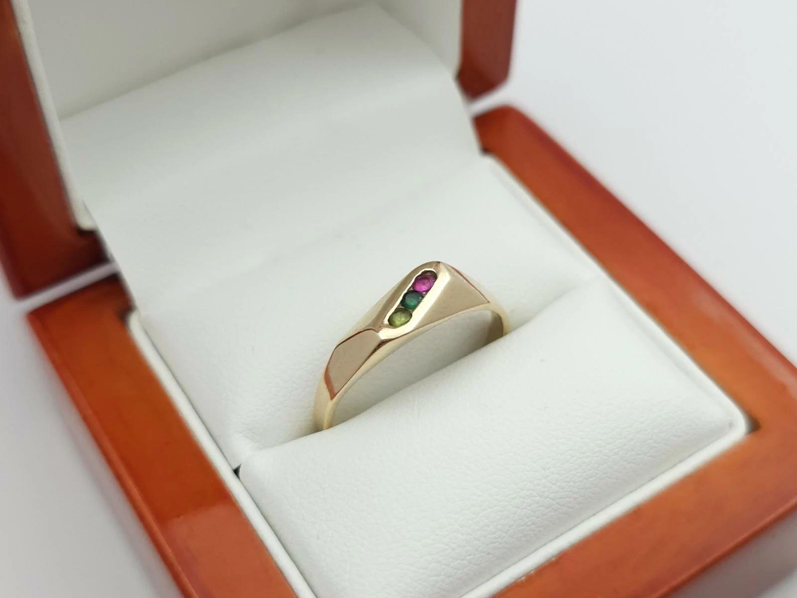 zloty-pierscionek-z-kolorowymi-cyrkoniami-375-10k-r20-216g-karmelicka-45a-krakow