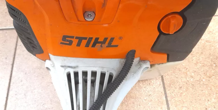 kosa-spalinowa-stihl-km-131r-nozyce-stihl-do-zywoplotu-na-wysiegniku-marka-stihl