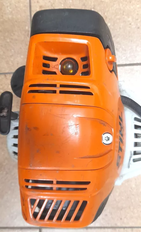 kosa-spalinowa-stihl-km-131r-nozyce-stihl-do-zywoplotu-na-wysiegniku-stan-uzywany