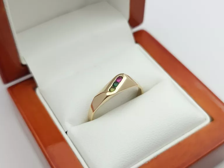 zloty-pierscionek-z-kolorowymi-cyrkoniami-375-10k-r20-216g-karmelicka-45a-krakow