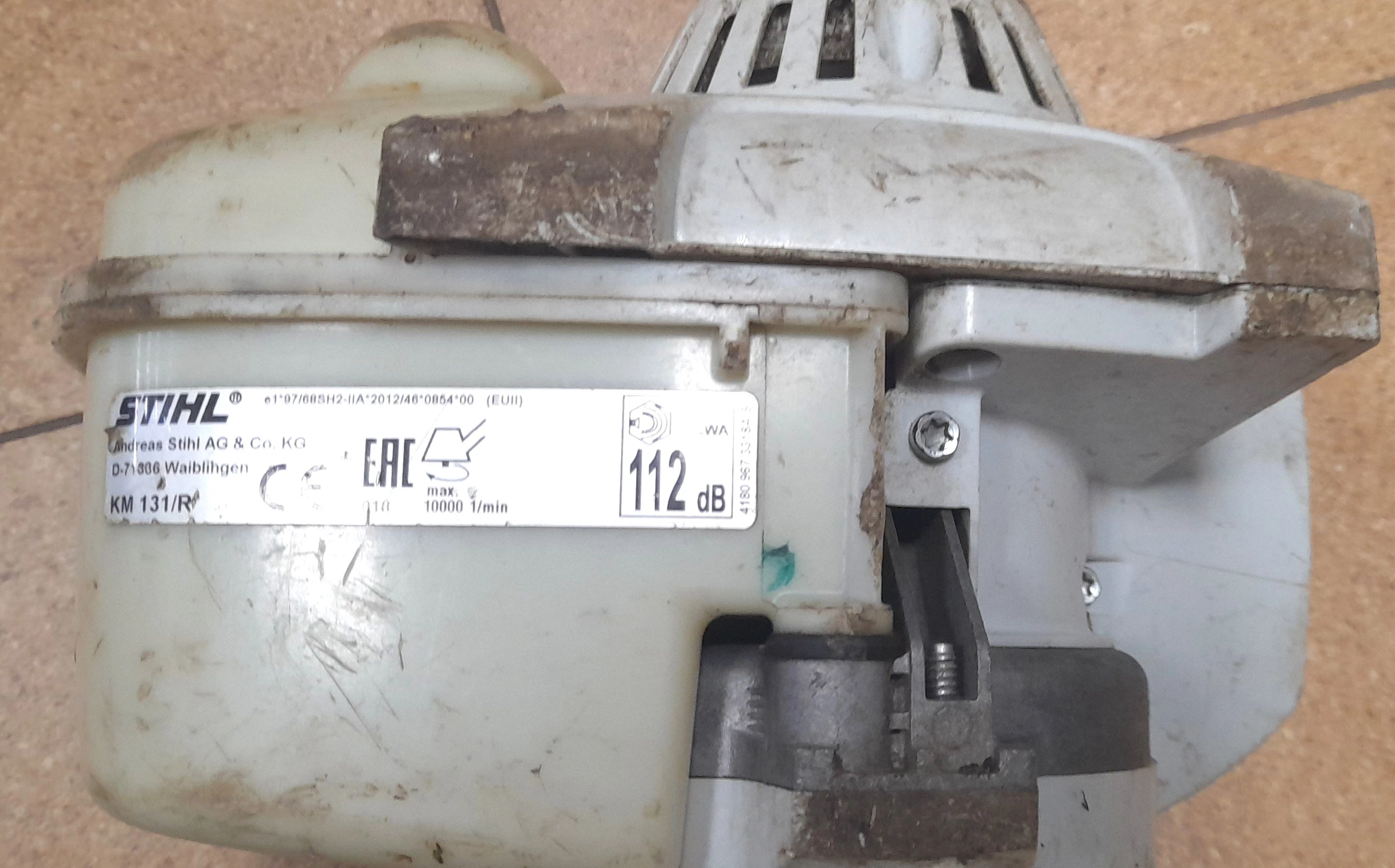 kosa-spalinowa-stihl-km-131r-nozyce-stihl-do-zywoplotu-na-wysiegniku-kod-producenta-41802000388