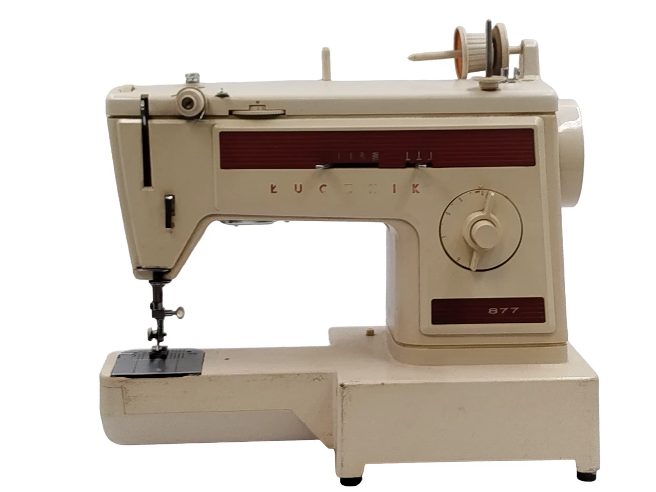 maszyna-do-szycia-lucznik-877-kolor-dominujacy-bialy