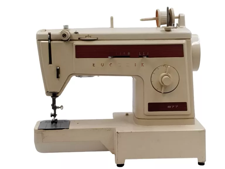 maszyna-do-szycia-lucznik-877-kolor-dominujacy-bialy