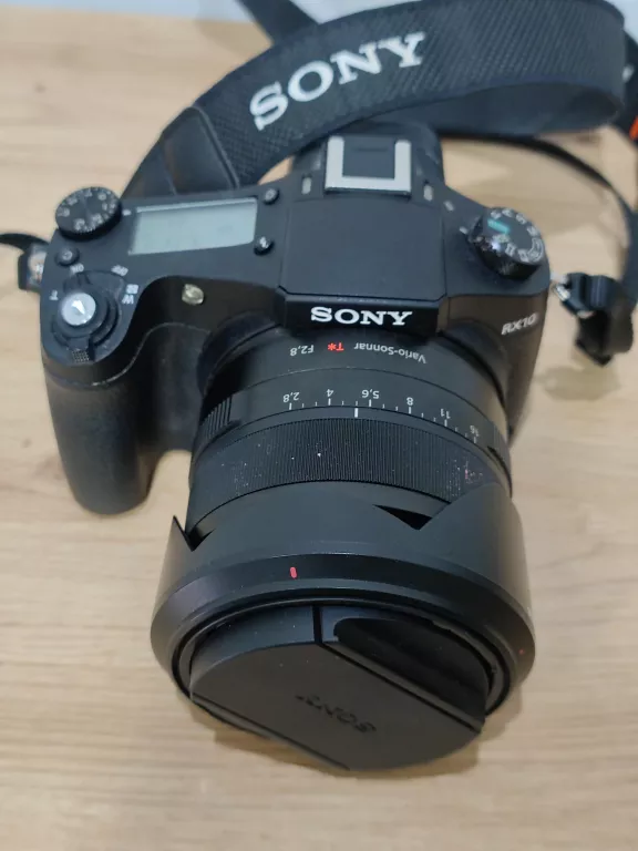 SONY RX10: APARAT CYFROWY Z OBIEKTYWEM 24 – 200 MM F2,8 20,2 MPIX