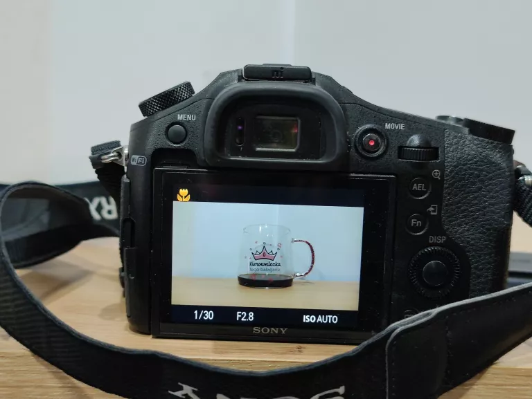 SONY RX10: APARAT CYFROWY Z OBIEKTYWEM 24 – 200 MM F2,8 20,2 MPIX