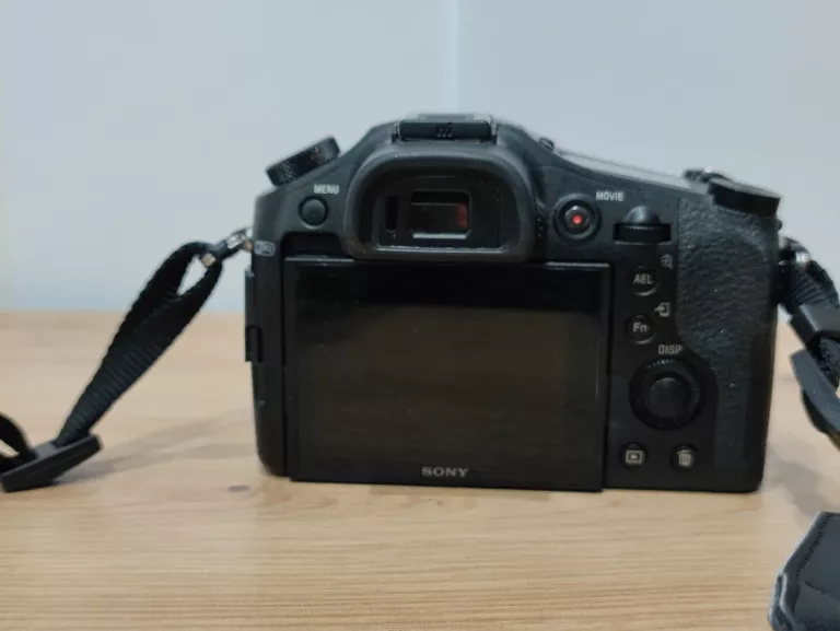 SONY RX10: APARAT CYFROWY Z OBIEKTYWEM 24 – 200 MM F2,8 20,2 MPIX