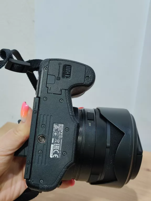SONY RX10: APARAT CYFROWY Z OBIEKTYWEM 24 – 200 MM F2,8 20,2 MPIX