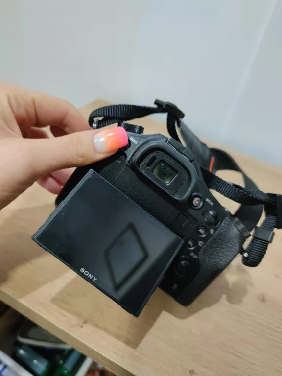SONY RX10: APARAT CYFROWY Z OBIEKTYWEM 24 – 200 MM F2,8 20,2 MPIX