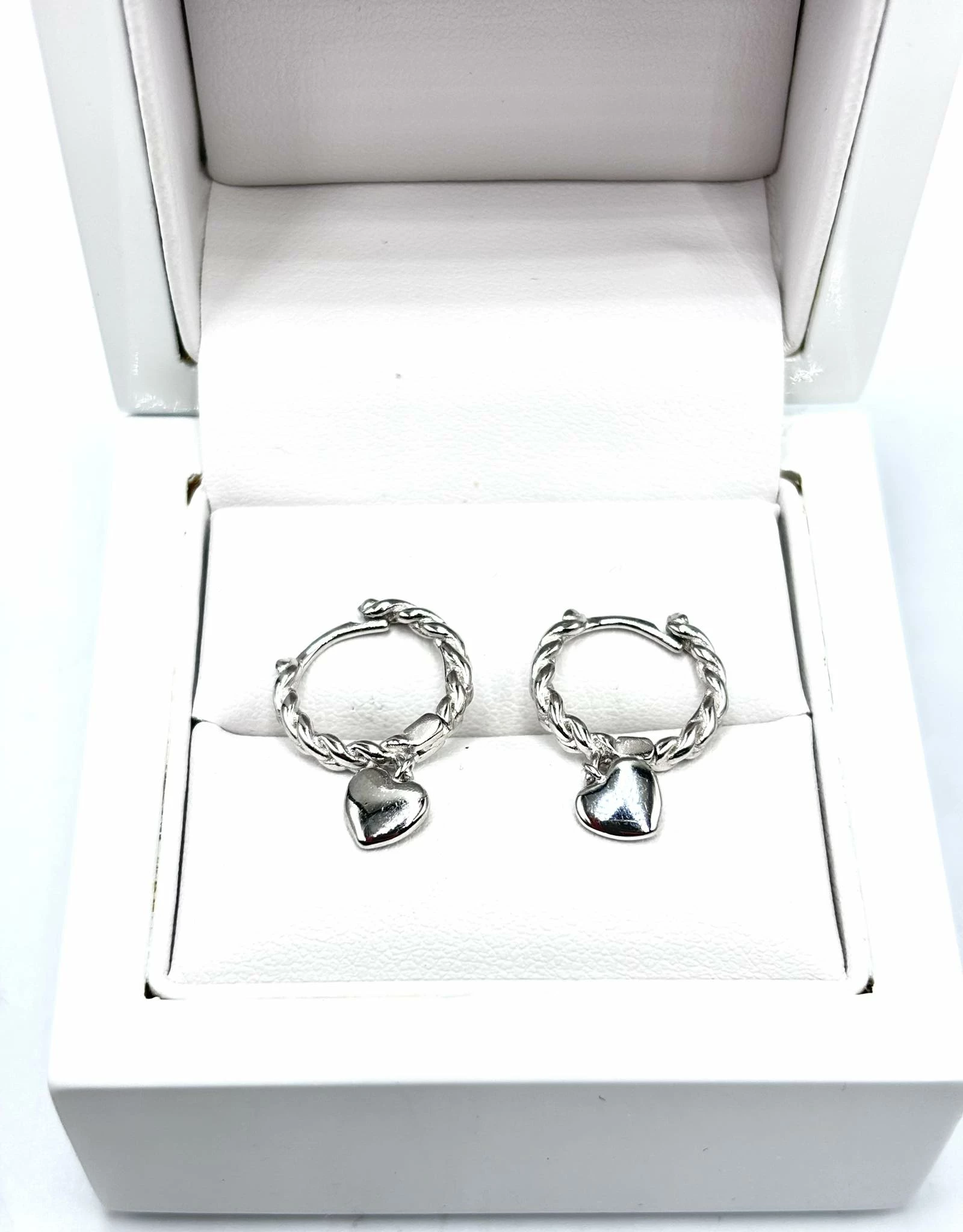 piekne-srebrne-koczyki-kolka-z-wiszacym-sercem-925-28g-kollataja-33-wroclaw